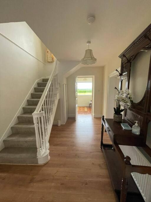 Beautiful Farmhouse An Hour'S Drive From Four Irish Cities クロンメル エクステリア 写真