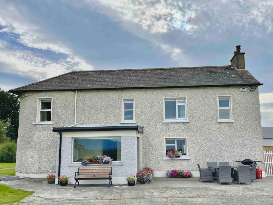 Beautiful Farmhouse An Hour'S Drive From Four Irish Cities クロンメル エクステリア 写真