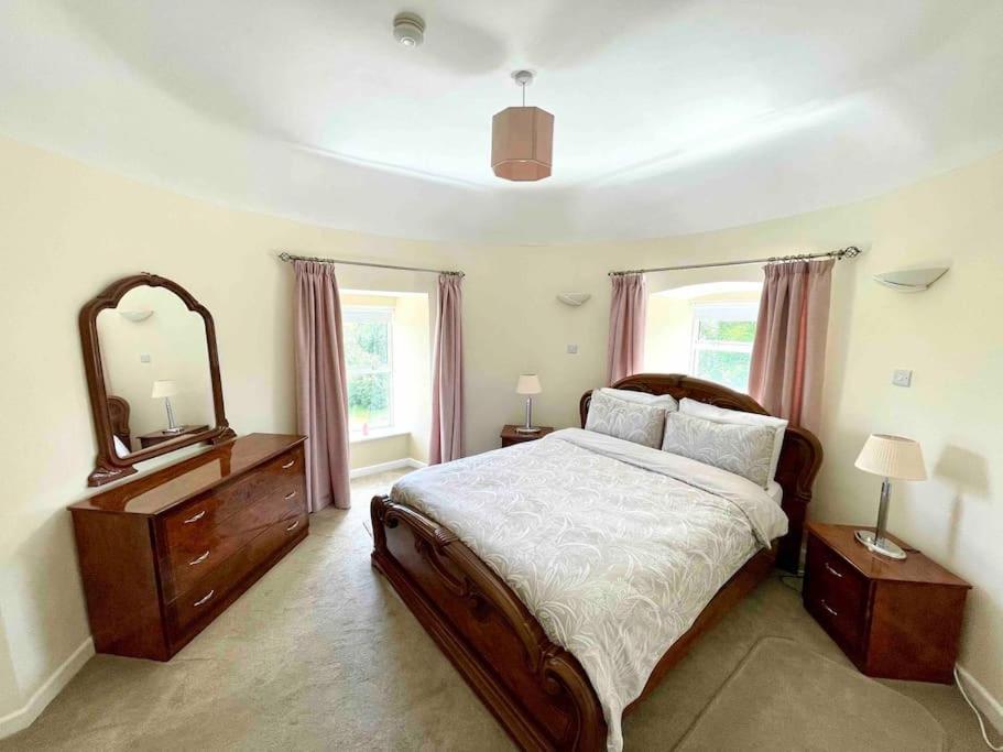 Beautiful Farmhouse An Hour'S Drive From Four Irish Cities クロンメル エクステリア 写真